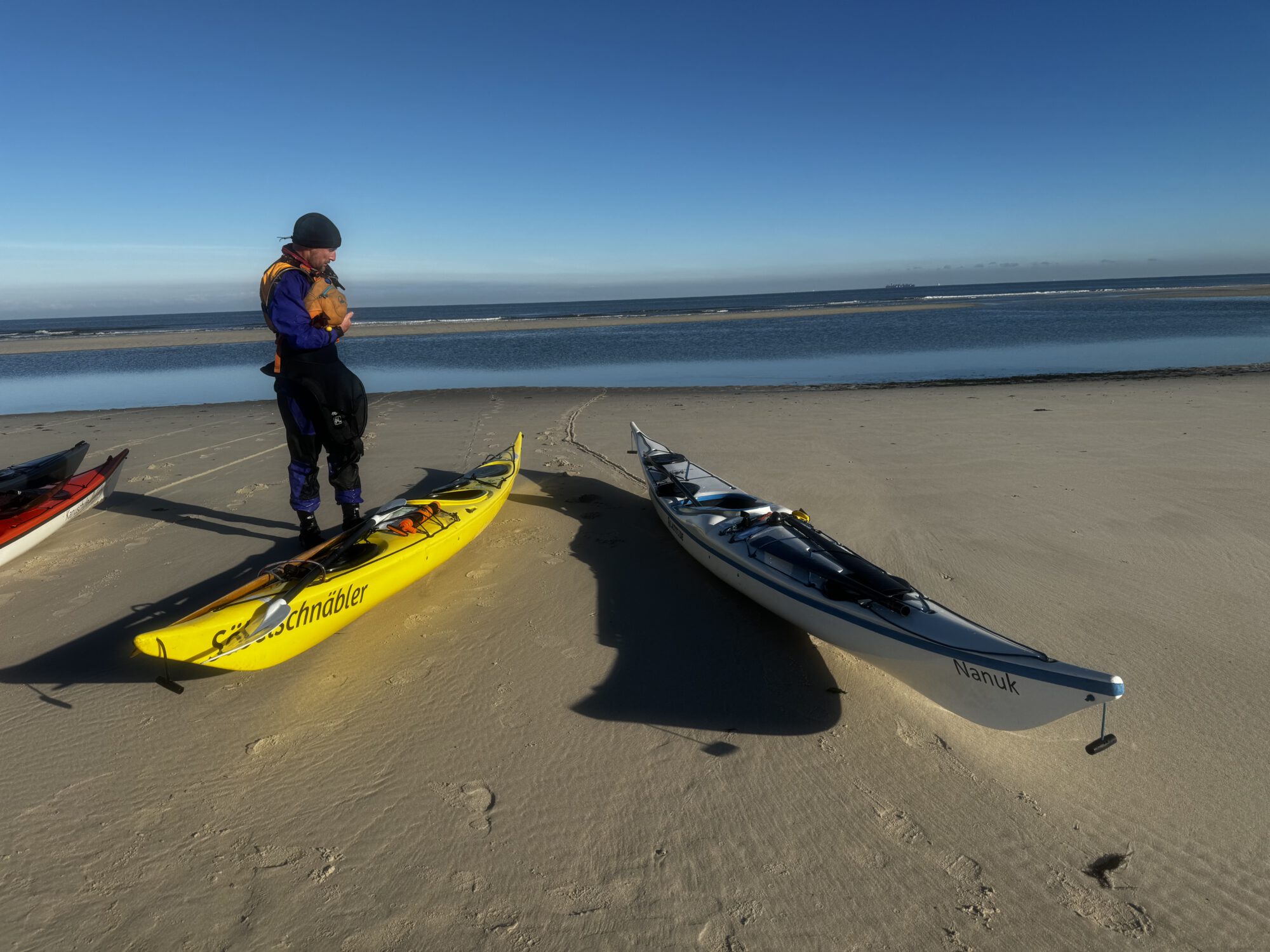 Strand mit Seekajaks Nordsee